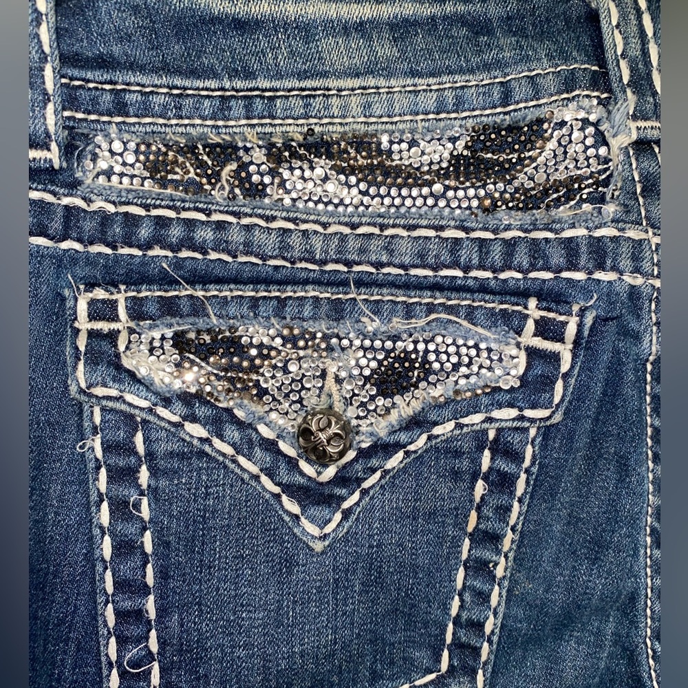 Woman’s Miss Me jeans - Picture 2 of 7